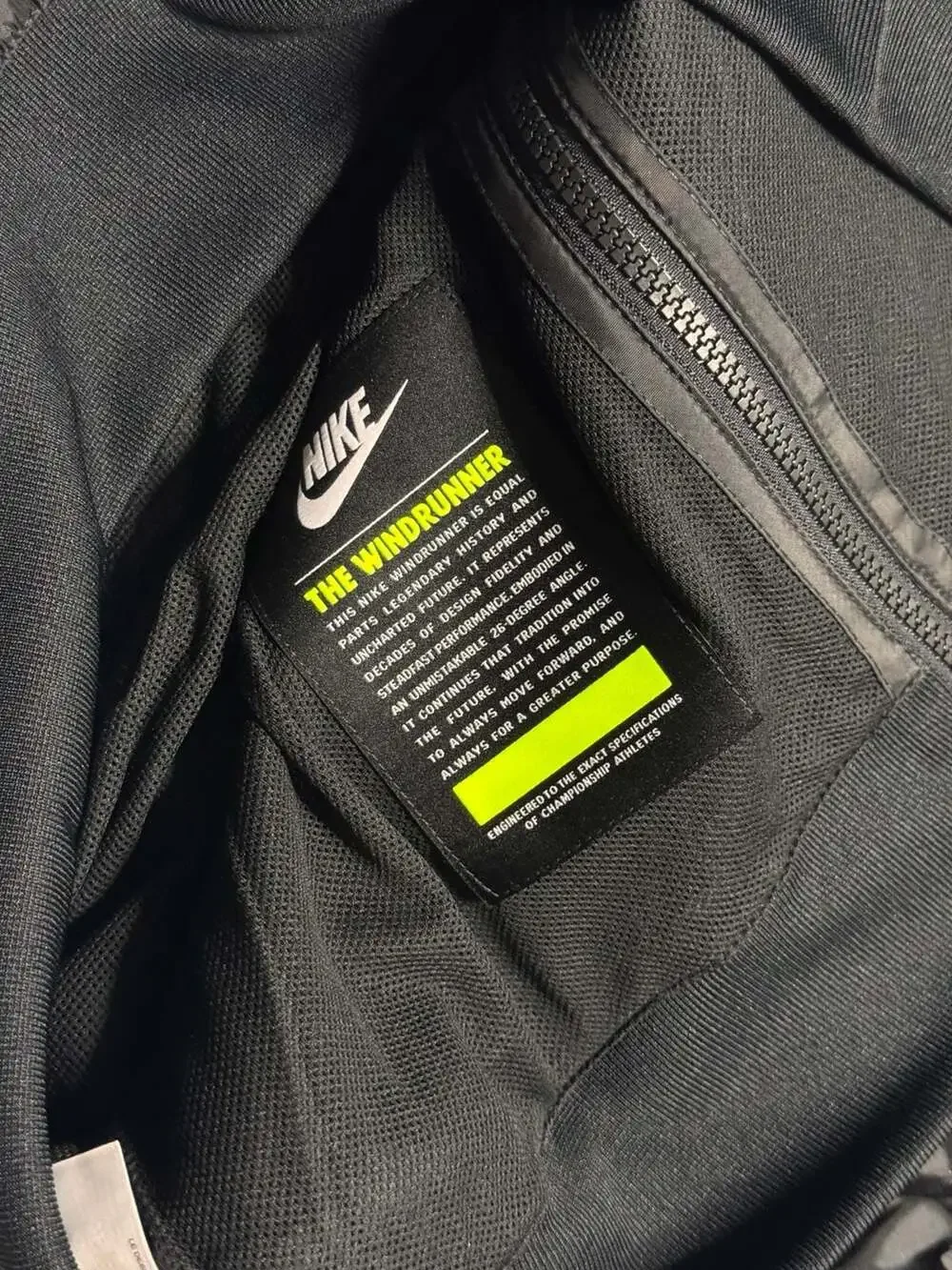 Nike Men's Sportswear Windrunner Hooded Jacket Black DA0001-010 Size M